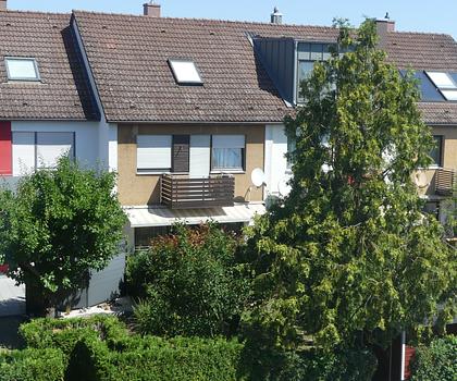 Wohnen in Bestlage! Schönes Reihenmittelhaus mit Garage und Garten!