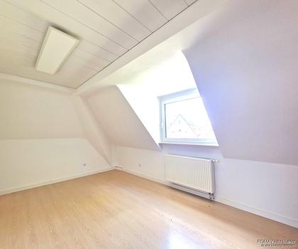 Charmante 3-Zimmer-Dachgeschosswohnung mit Einbauküche