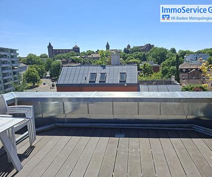 Schicke 2,5-Zimmer-Penthouse-Maisonette mit Dachterrasse und Burgblick in attraktiver Lage