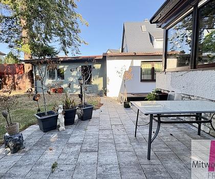 Möbliertes Einfamilienhaus mit Garten, Whirlpool und gehobener Ausstattung in Feucht