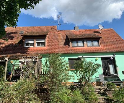 Die Lage macht´s ...
Interessantes Ensemble mit 2 Wohnhäusern