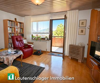 Sofort verfügbar! Charmante 2-Zimmer-Dachgeschosswohnung mit TG-Stellplatz in Neumarkt-Woffenbach
