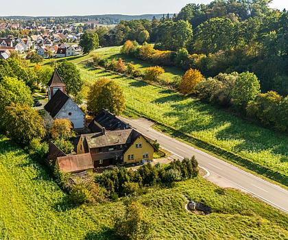 HEGERICH: Zwei Doppelhaushälften. Ein außergewöhnliches Anwesen. Unzählige Möglichkeiten.