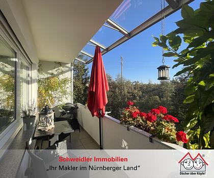 Schöne Raumaufteilung: Helle 3-Zimmer-Wohnung mit Einbauküche, Balkon & Garage zur Miete in Schwaig