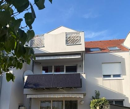 Kapitalanlage! Vermietete 3 Zimmer Erdgeschosswohnung mit Garten u. Garage!