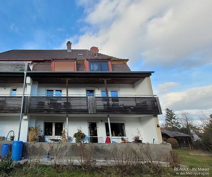 Sichere Rendite: Voll vermietetes Dreifamilienhaus mit 3 Garagen in bester Lage