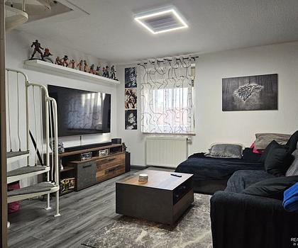 Zwei Zimmer Wohnung mit Terrasse, Gartenanteil und Garage in ruhiger Lage!
