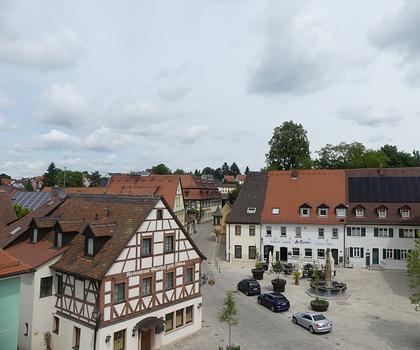 Schöne und zentrale 3 Zimmer Wohnung in Heilsbronn!