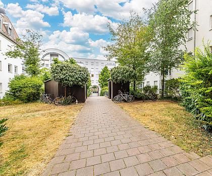 HEGERICH: Charmante 2-Zimmer-Erdgeschosswohnung mit Duplex-Stellplatz in zentraler Lage von Fürth