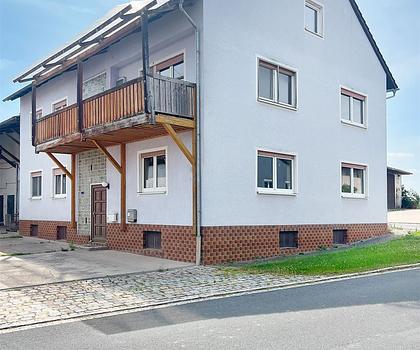 Ländlicher 3-Seiten-Hof zur Sanierung – Wohnhaus, Hofareal, Stallungen und 5.000 m² Wald!