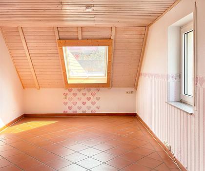 Vielseitiges Wohn- und Geschäftshaus mit Terrasse und Balkon.