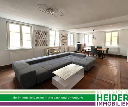 2 Zi. Wohnung mit großem Wohnbereich und Durchgangszimmer, im Zentrum