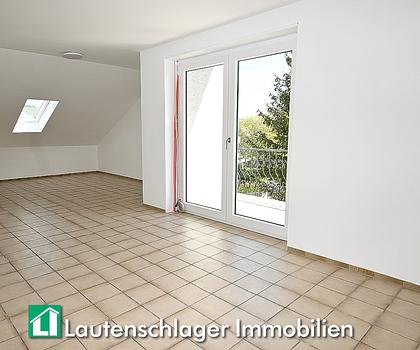 Ganz oben mit Balkon!
3,5-Zimmer-Dachgeschoss-Wohnung
in Lupburg bei Parsberg