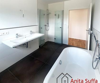 Ihr neues Zuhause: Erstbezug mit 4 Zimmern, Terrasse und Gartenanteil und Carport!