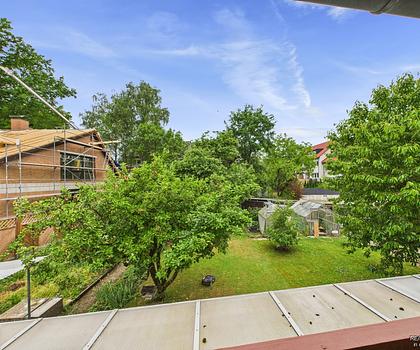 Großzügige Doppelhaushälfte mit Solarthermie, Doppelgarage und Gartenidylle in Stein