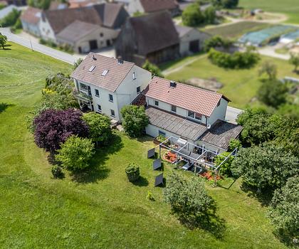 Attraktive Kapitalanlage: Zwei vermietete Häuser in ruhiger Ortsrandlage