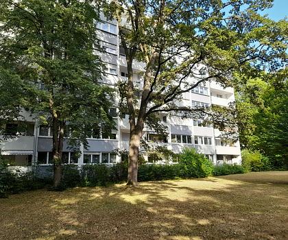 2 Zimmer Erdgeschosswohnung in Parkwohnanlage mit Balkon in N-Langwasser/Mitte