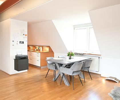 Ein Highlight!
Teil möblierte Dachgeschoss-Wohnung in Neumarkt
