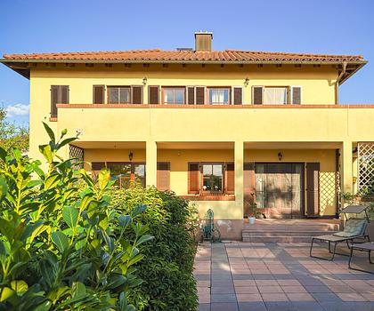 Mediteranes Wohnen in entspannter Atmosphäre mit Komfort und Stil - EFH mit 2x ELW in Niederwerrn -