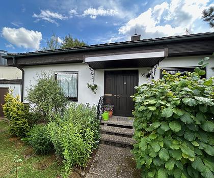 Einfamilienhaus mit Garage und Einbauküche im Bungalowstil
