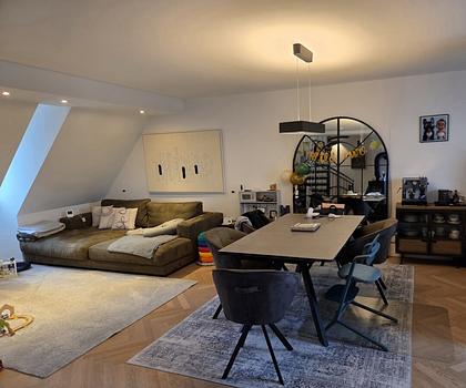 4-Zimmer Maisonette-Wohnung mit Doppelgarage und Blick auf Wiesengrund