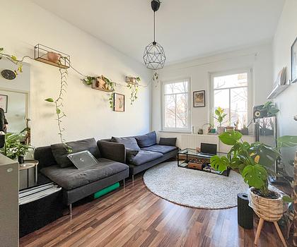 Sanierte Altbauwohnung mit Einbauküche!