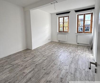 Exklusive 3,5-Zimmer-Wohnung mit Balkon,  Stellplatz und EBK am Theaterplatz Erlangen