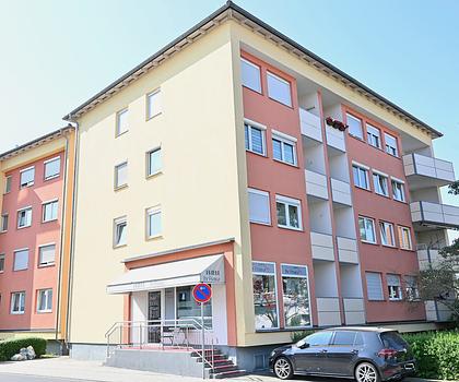 Im Paket und gegen Gebot: Eine Etage mit 3 Wohnungen + 1 Garage in stadtnaher Lage, Weinberger Str.!
