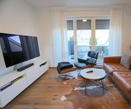 Lichtdurchflutete 3-Zi.-Whg., Aufzug, Tiefgarage, Einbauküche, bodentiefe Dusche, schöne Dachloggia