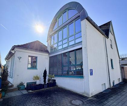 Großzügigen, Top ausgestattetes Wohnhaus mit Gewerbeeinheit sucht Unternehmer/-in