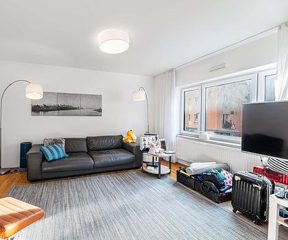 HEGERICH: Modernes, möbliertes Wohnen: 2 Zimmer, offener Wohnbereich, Balkon im zentralen Nürnberg