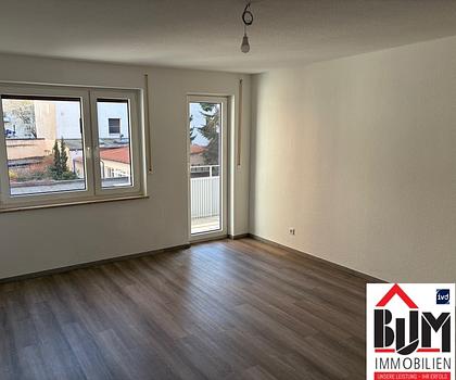 *Südbalkon - 3 Zimmer - renoviert - AR - WC separat - Stellplatz oder Garage möglich*
