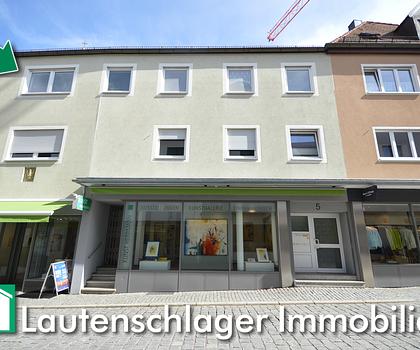 Nähe Residenzplatz! Ruhig gelegene 4-Zimmer-Stadtwohnung mit Tiefgaragenstellplatz in Neumarkt