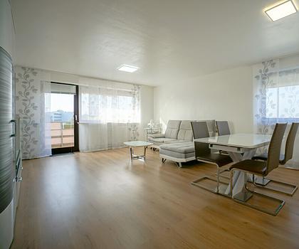 Helle 2-Zimmer-Wohnung mit Balkon, Einbauküche und Stellplatz in Nürnberg