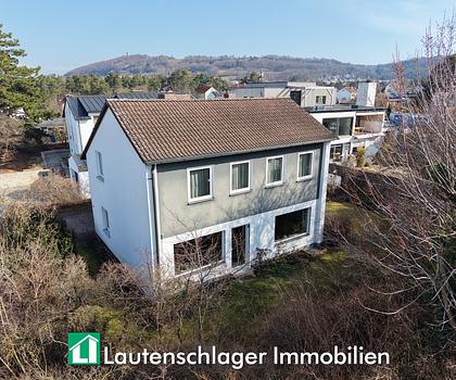 Familienfreundliches Zuhause in stadtnaher Lage. Sanierungsbedürftiges Einfamilienhaus in Neumarkt.