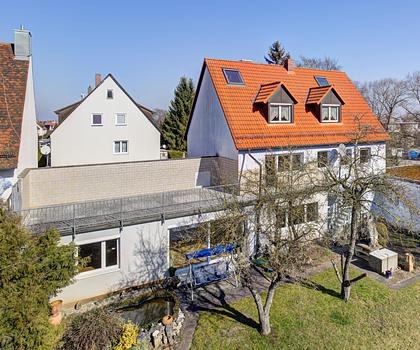 Großzügiges Anwesen mit viel Platz und Potential