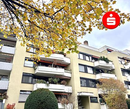 Schöne 4,5-Zimmer-Wohnung mit Balkon und Tiefgaragenstellplatz in Nürnberg Maxfeld
