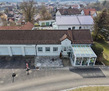 Für den kleinen Handwerker: Büro mit Lagerfläche bzw. Garagen in Lauterhofen