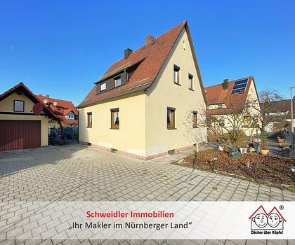 Zentrumsnah in Lauf! Charmantes Einfamilienhaus mit Garage und tollem Garten