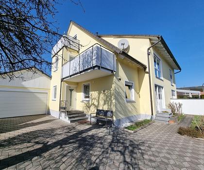 Nähe Südstadtpark ...
Großzügige Doppelhaushälfte mit Einliegerwohnung und Doppelgarage 