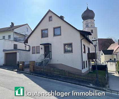 Günstige Gelegenheit.
Einfamilienhaus mit Garage in Velburg