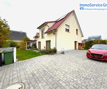 Gepflegtes Einfamilienhaus mit Garten und großer Einfahrt in ruhiger Lage am Wendehammer