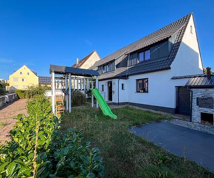 Überwiegend saniertes Doppelhaus in ruhiger Lage! 