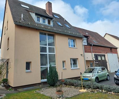 Mehrfamilienhaus mit Haupt- u. Nebengebäude (5 Einheiten)