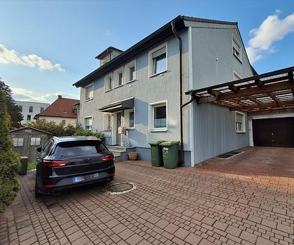 Solides Dreifamilienhaus mit Garage, Carport und Garten – zwei Einheiten bereits vermietet