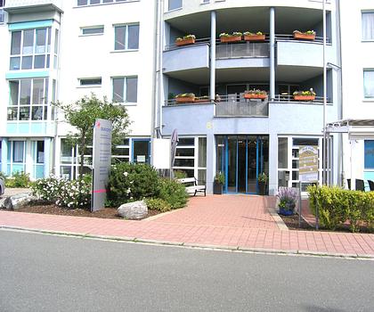 Ruhiges 2-Zimmer-Senioren-Apartment mit Einbauküche und PKW-Stellplatz