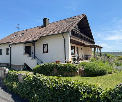 Großzügiges Zweifamilienhaus in TOP-Zustand in Hallerndorf/Willersdorf
