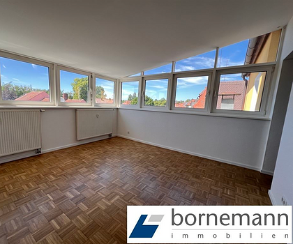 Roth-Zentrum! Freie, renovierte Wohnung, 2-Zi. + Wohnküche!