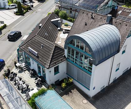Etabliertes Restaurant/Bar mit Wintergarten und Außenbereich mit angeschlossenem großzügigen Wohnhaus