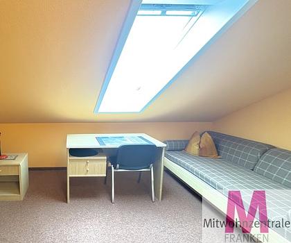 Großzügiges Zimmer mit Balkonzugang ideal für Wochenendheimfahrer